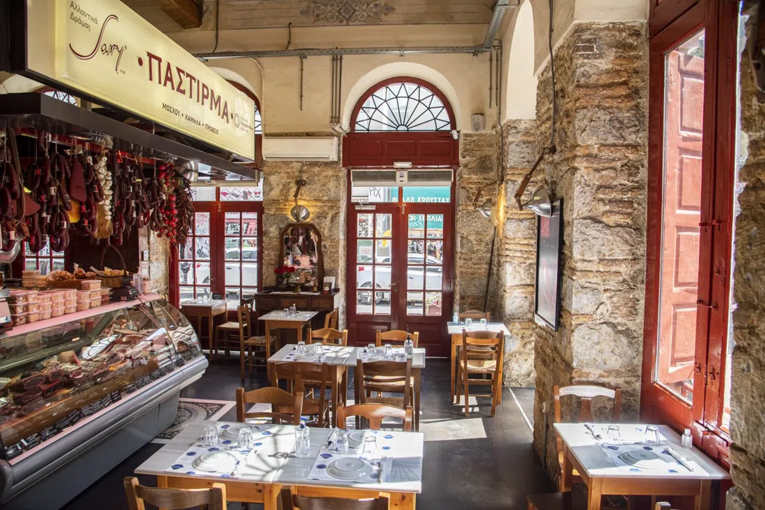 Ta Karamanlidika tou Fani, Athens